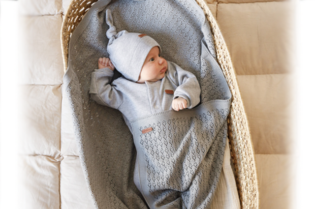 Дитячі пледи та подушки для новонароджених: комфорт та безпека для малюка
