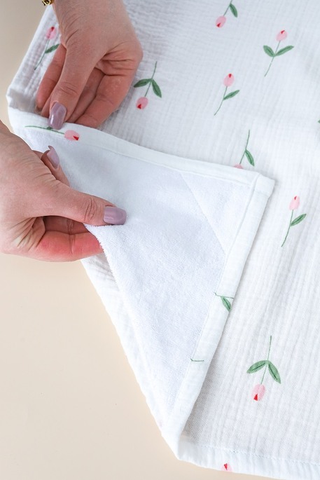 Муслиновая накидка для кормления с сумочкой чехлом, Тюльпан - фото 2