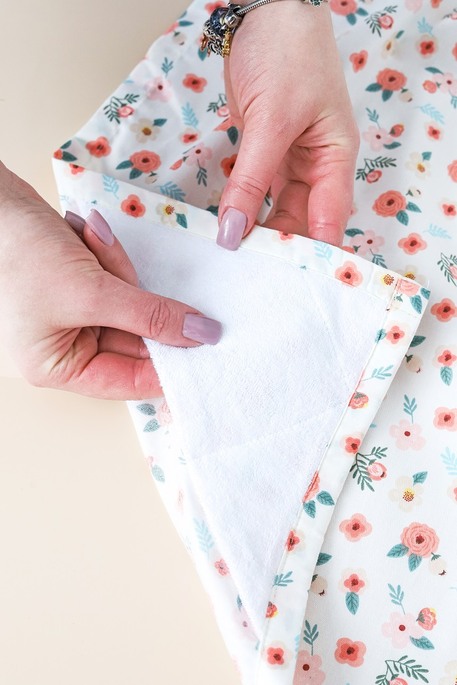 Накидка для кормления с сумочкой чехлом, Цветочное поле - фото 2