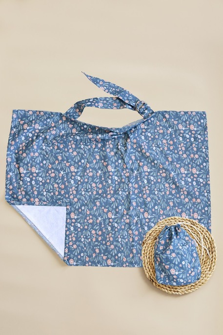 Накидка для годування з сумочкою чохлом, Квіти на синьому