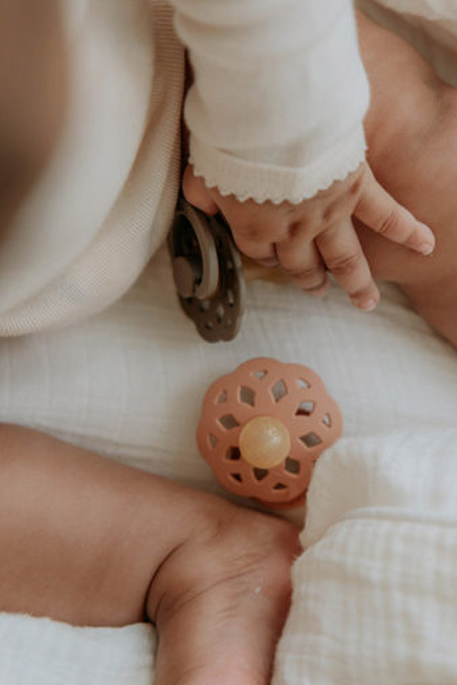 Пустушка BIBS Boheme, Round, Blush - фото 1