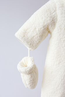 Меховой комбинезон Teddy молочный 62 (0-3 мес) - фото 4