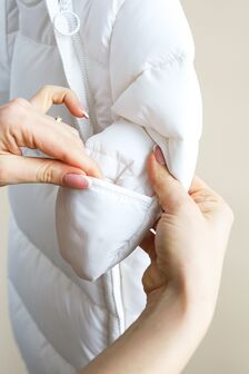 Пуховий комбінезон-конверт Zuma, Молочный - фото 3