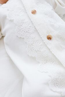 Чоловічок з шапочкою з мереживом Lace, Молочний - фото 4