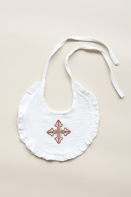 Слюнявчик с крестиком для девочки