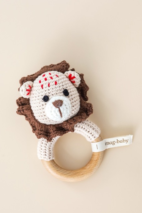 Вязаный прорезыватель с деревянным кольцом, Lion