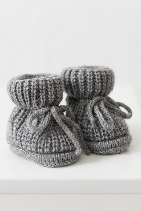 Вязаные пинетки, Серые